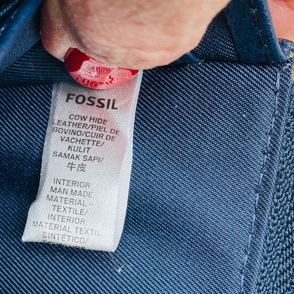 Fossil Cowhide Corner Zip Around Passport/Wallet - Picture 7 of 13